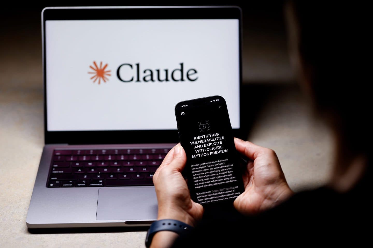 Illustration de Claude Mythos Preview sur ordinateur, avec une mise en avant de la recherche en cybersécurité et de l’analyse de vulnérabilités.