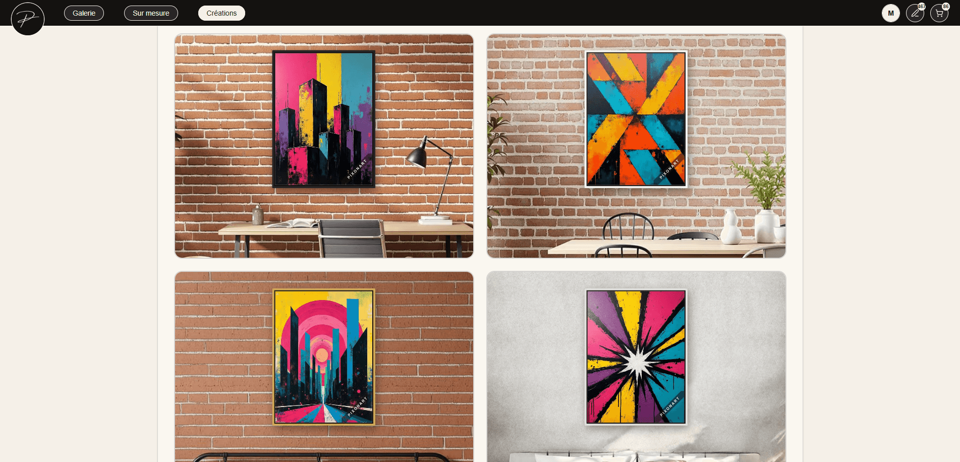 Les quatre tableaux composés d'après les goûts décrits, présentés mis en situation dans un intérieur.