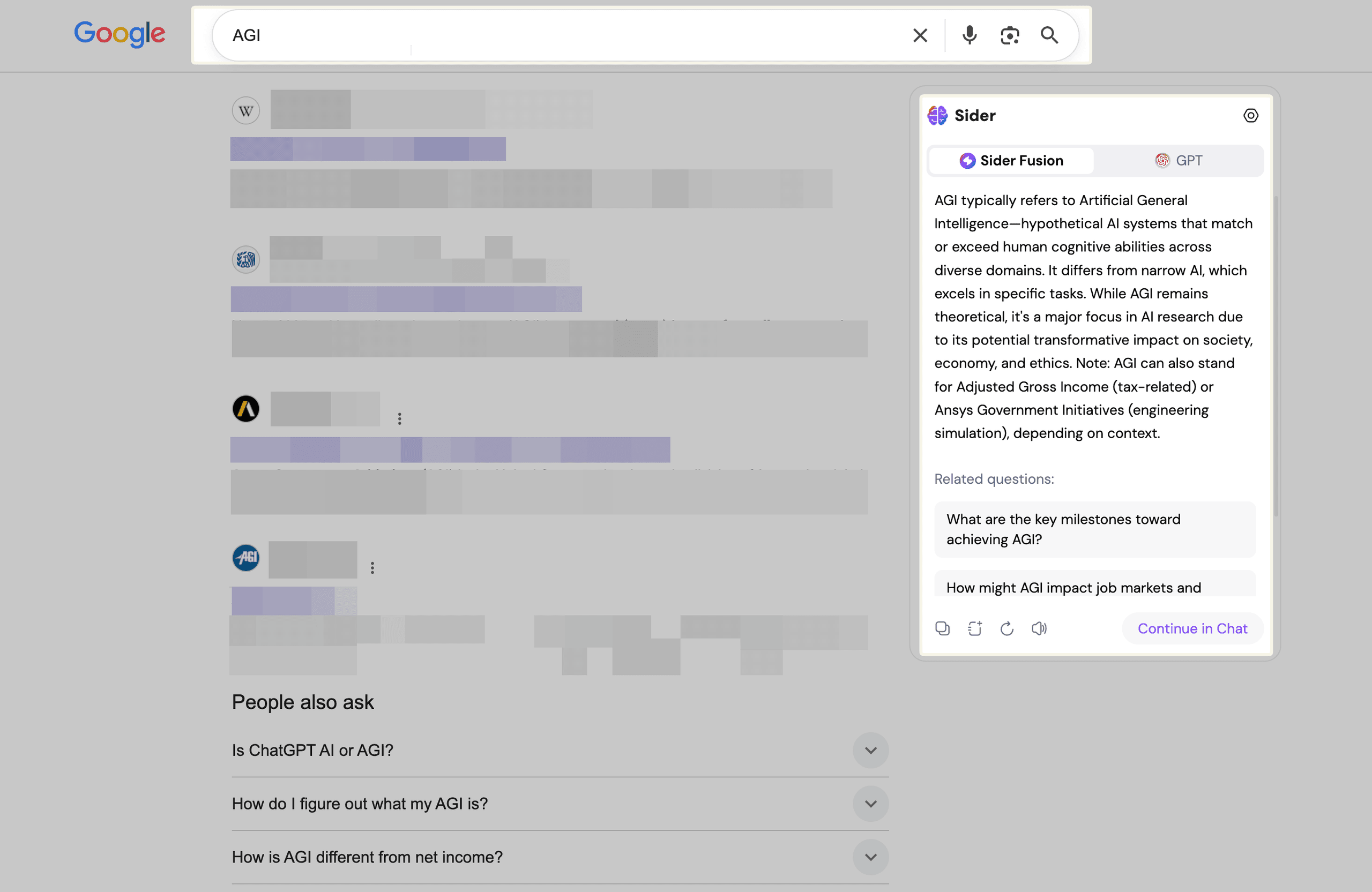 Panneau Sider affichant une réponse et des questions complémentaires à côté des résultats d’une recherche web.